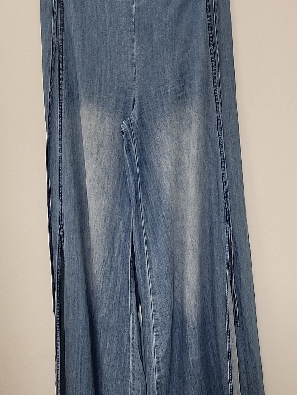 Free People Ramona Apron pant light wash  wide leg and side slits Size 4 - Picture 10 of 16